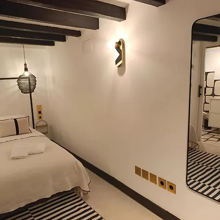 Beautiful Duplex Private Patio Center *