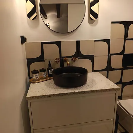 Beautiful Duplex Private Patio Center Apartament *