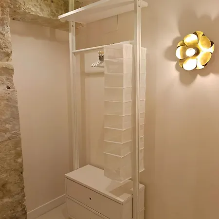 Beautiful Duplex Private Patio Center Apartament