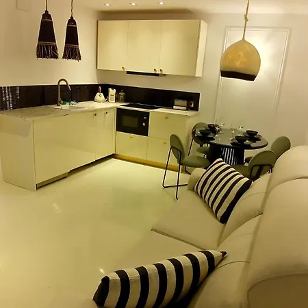 Beautiful Duplex Private Patio Center *