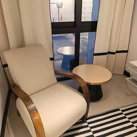 Beautiful Duplex Private Patio Center Apartament *