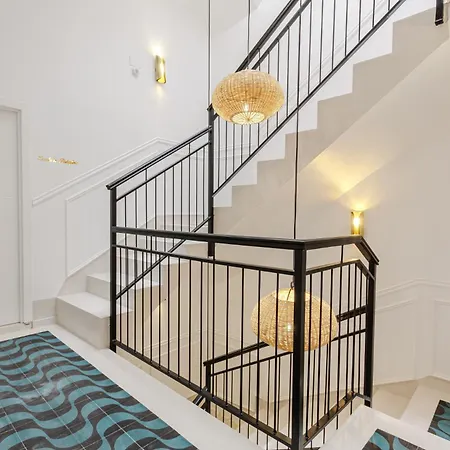 Beautiful Duplex Private Patio Center