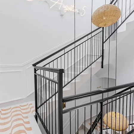 Beautiful Duplex Private Patio Center Apartament *