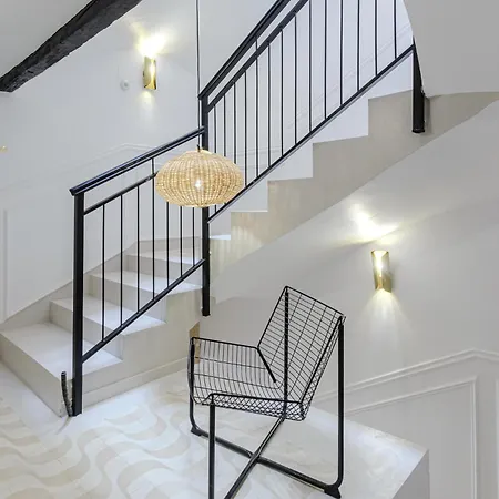 Beautiful Duplex Private Patio Center Apartament *