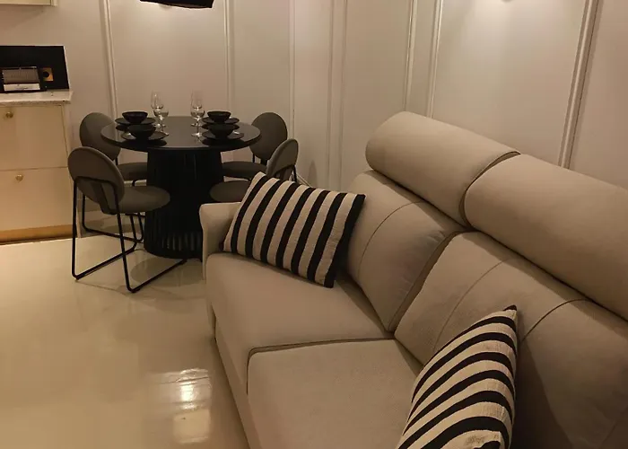 Beautiful Duplex Private Patio Center Daire Alicante