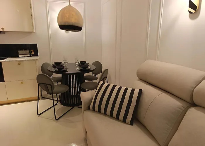 Beautiful Duplex Private Patio Center Daire *