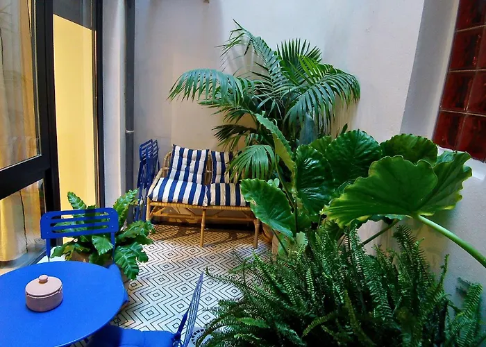 Beautiful Duplex Private Patio Center Daire
